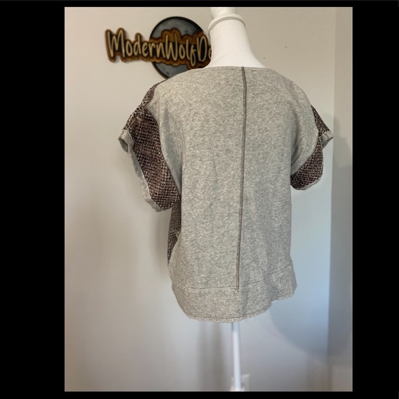 ⏰ Zara W&B short sleeve faux snake skin top - L - Picture 3 of 4